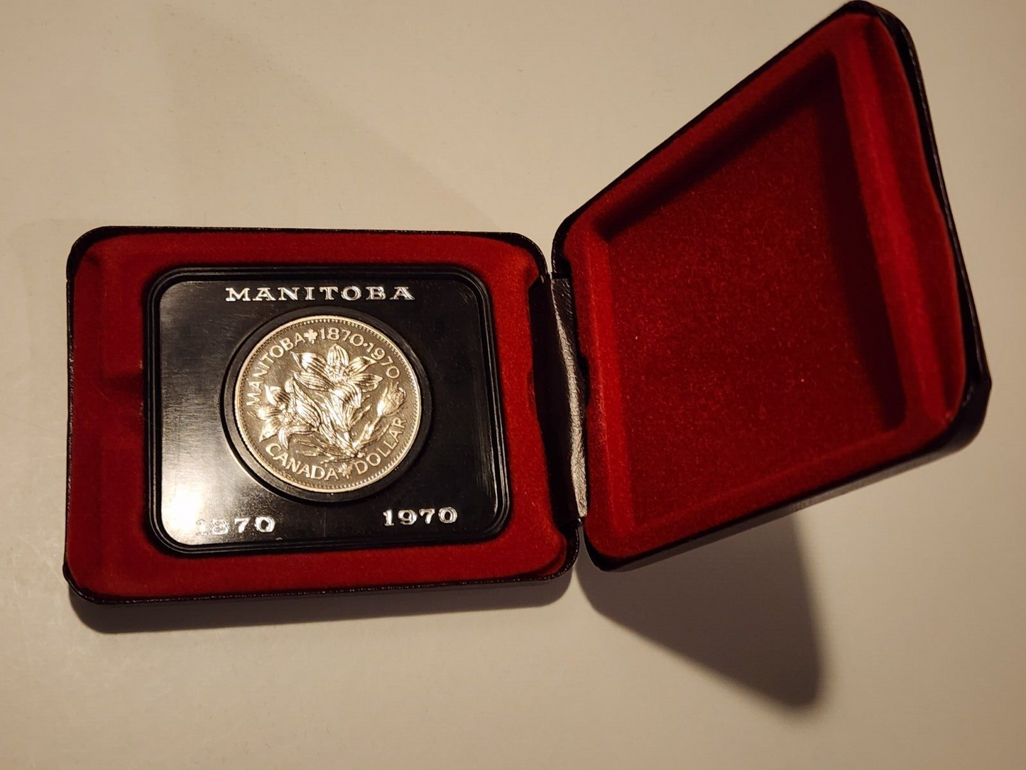 1870 1970 CANADA MANITOBA ONE DOLLAR COIN IN LEATHER CASE