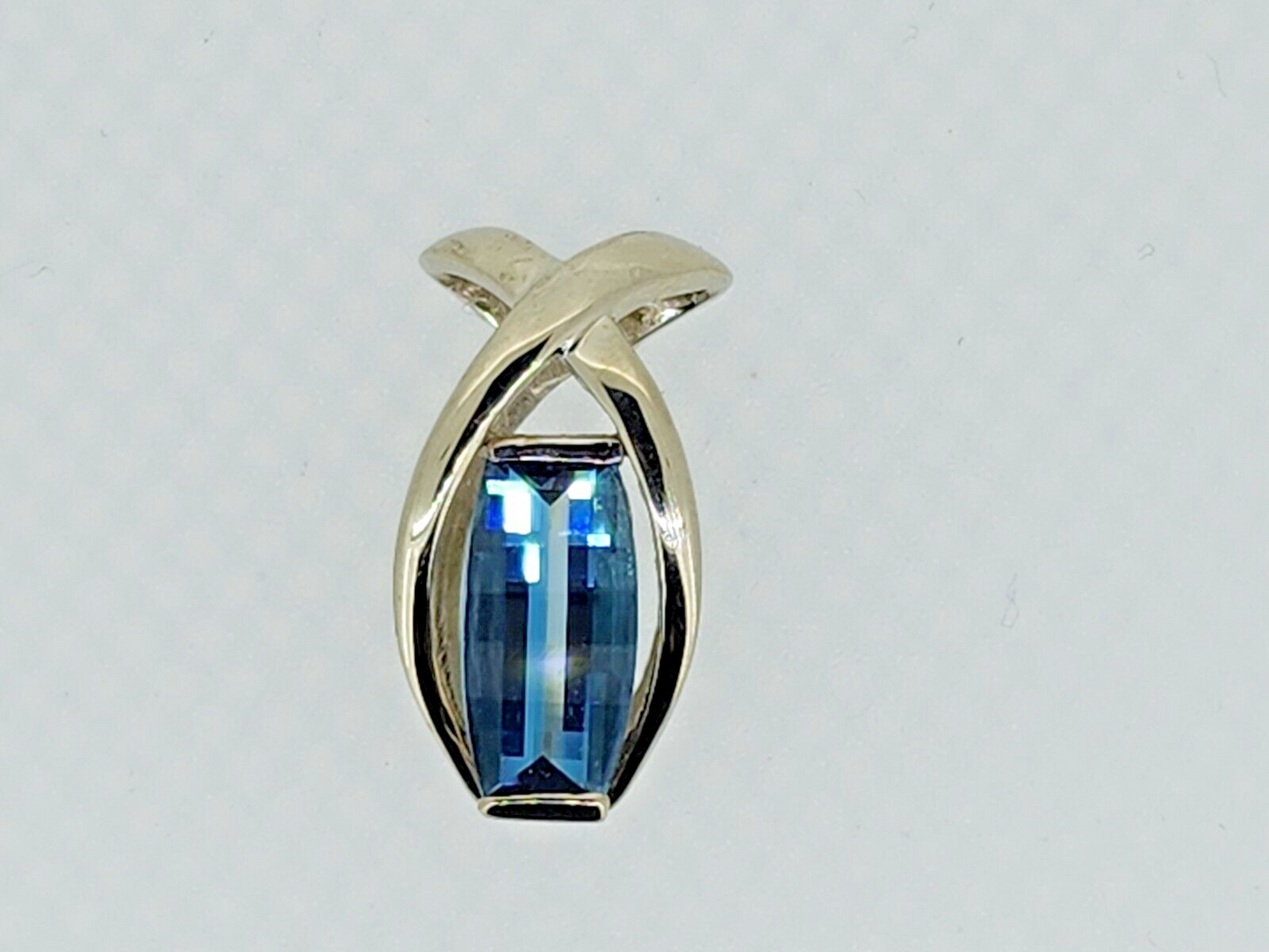 14Kt. White Gold - Fancy Cut Blue Topaz Slider - 4.0 grams - ESTATE ITEM